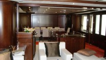 RED ANCHOR -  Main Salon